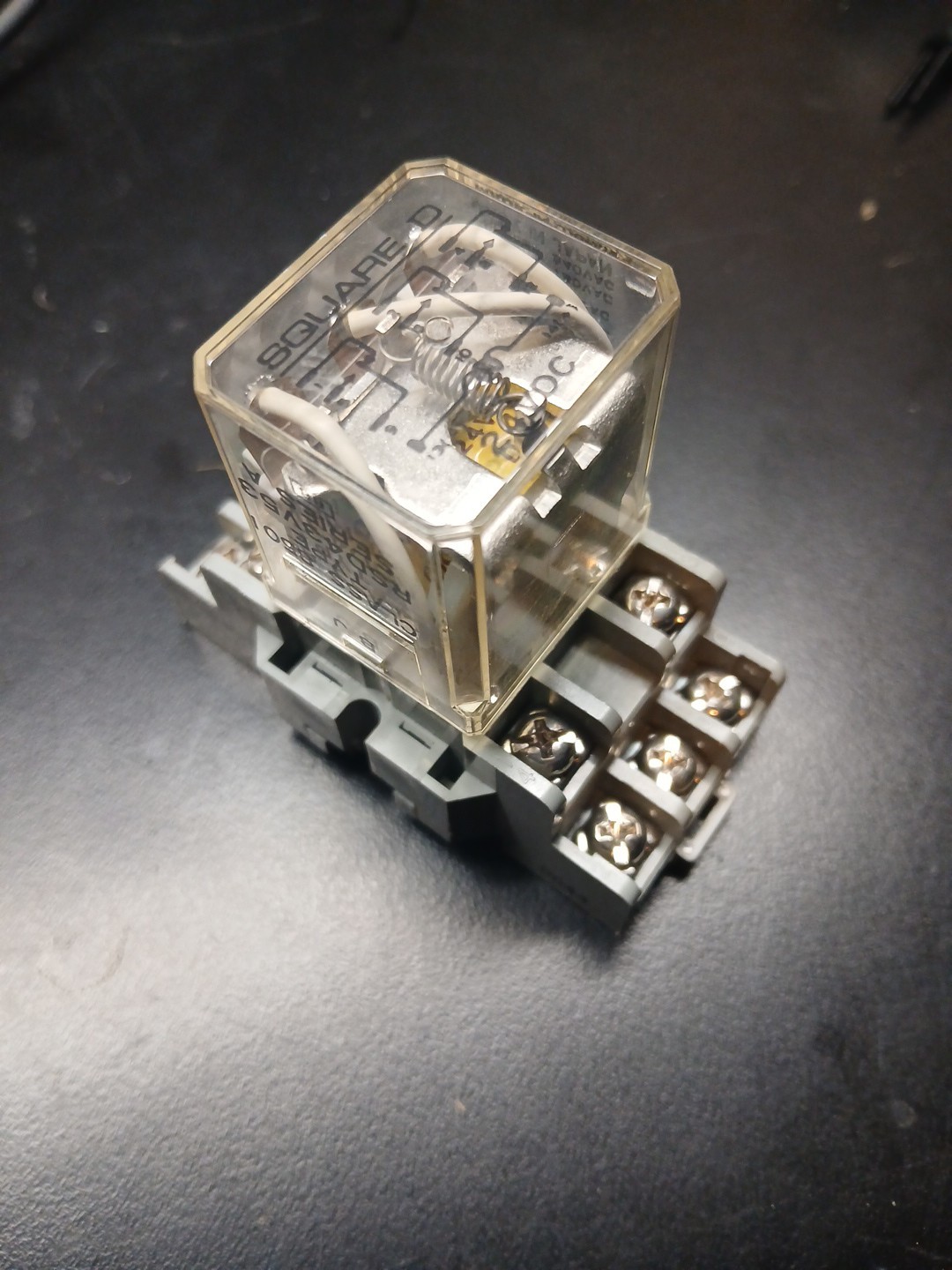 SQUARE D RELAY 8501 RSD43V53  with 8501NR43 SOCKET