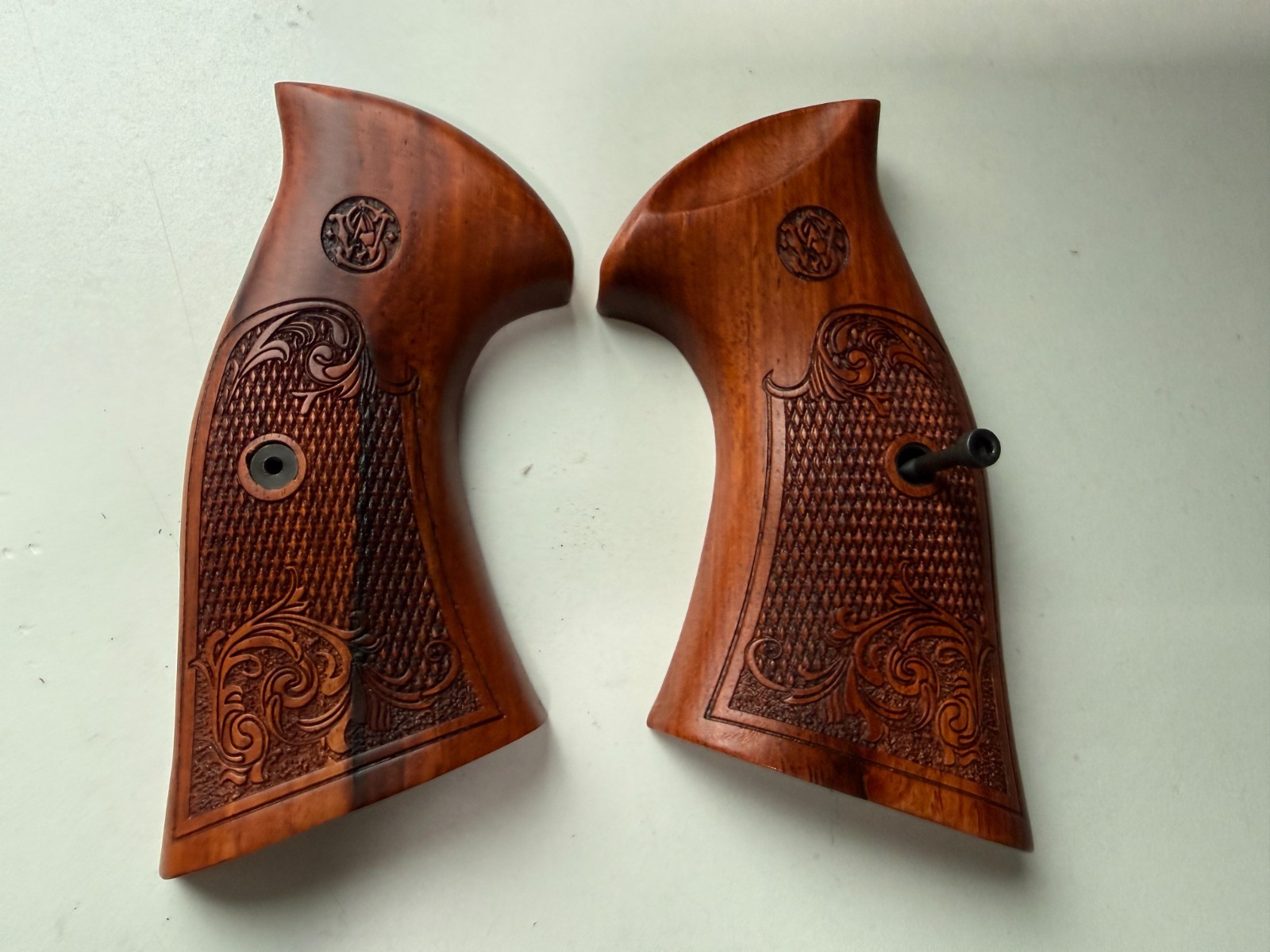 Decorative flower wood Grips for S&W, K/L ROUND BUTT 686; flower  wood