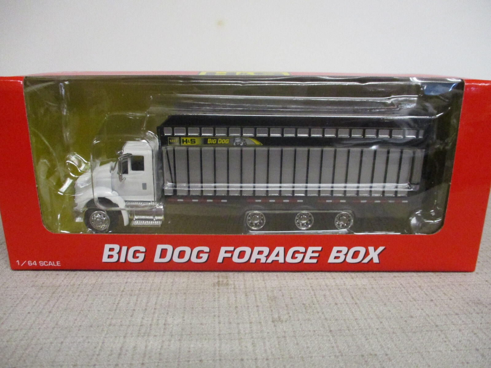 H&S White 8600 International Truck with Big Dog Forage Box, 1/64 Scale, NIB