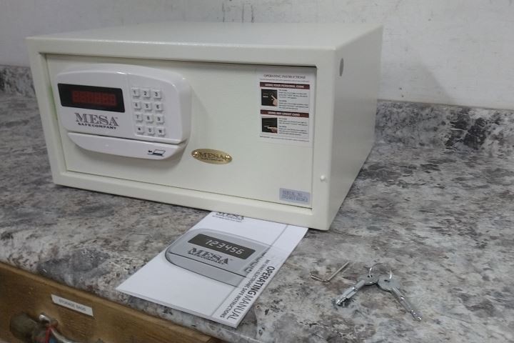 Mesa Safe Company MHRC916E 1.2 Cu Ft Capacity Digital Combination Hotel Safe