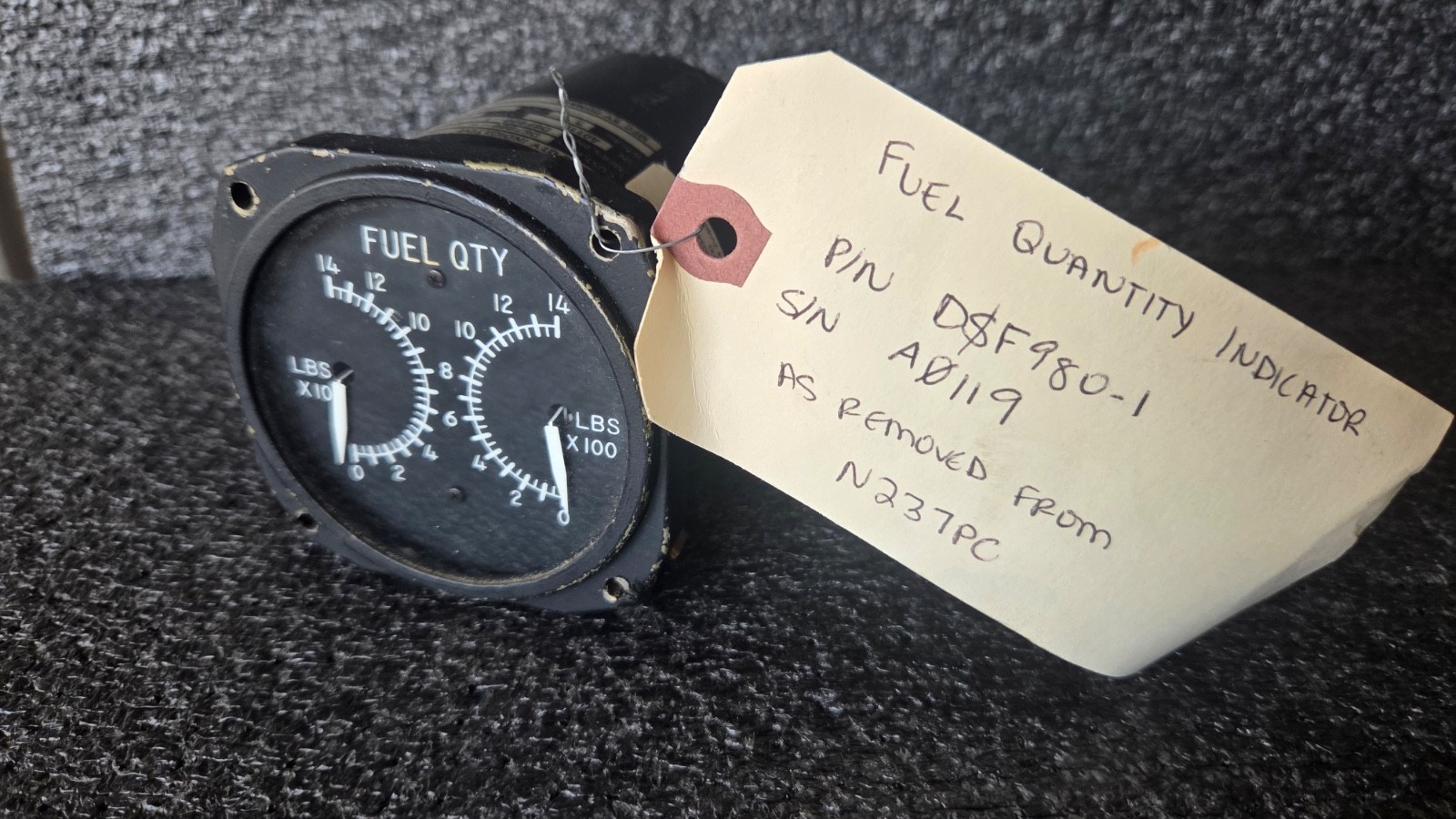 DSF980-1-Fuel-Quantity-Indicator