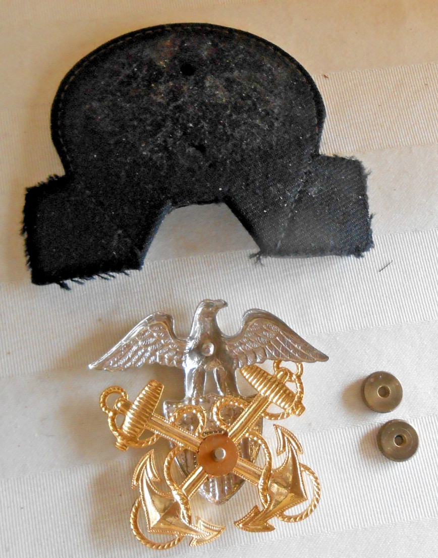 U.S. NAVY CAP BADGE DEVICE: OFFICER GENUINE - MOUNTED