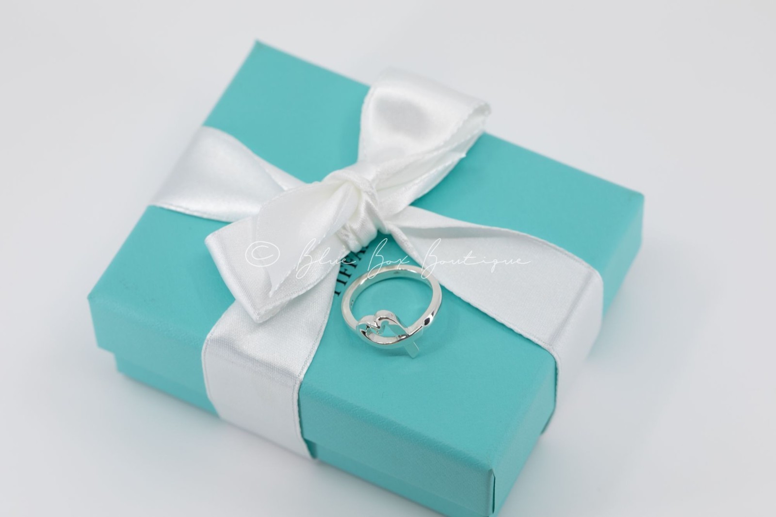Tiffany & Co Ring Vintage "LOVING HEART" Band by Paloma Picasso in Silver
