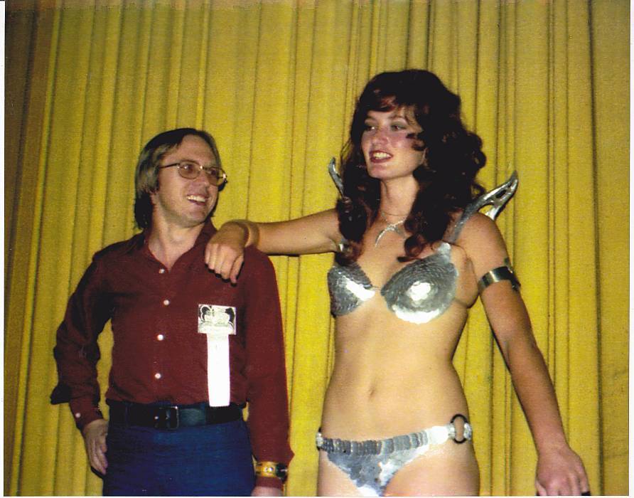 ROY THOMAS & RED SONJA (WHO IS SHE?) -- 1975 San Diego Comicon 8 x 10 photo.