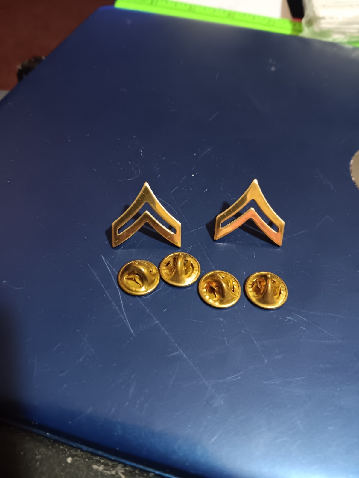 US ARMY MILITARY RANK PINS- Brass Corporal (26-261)