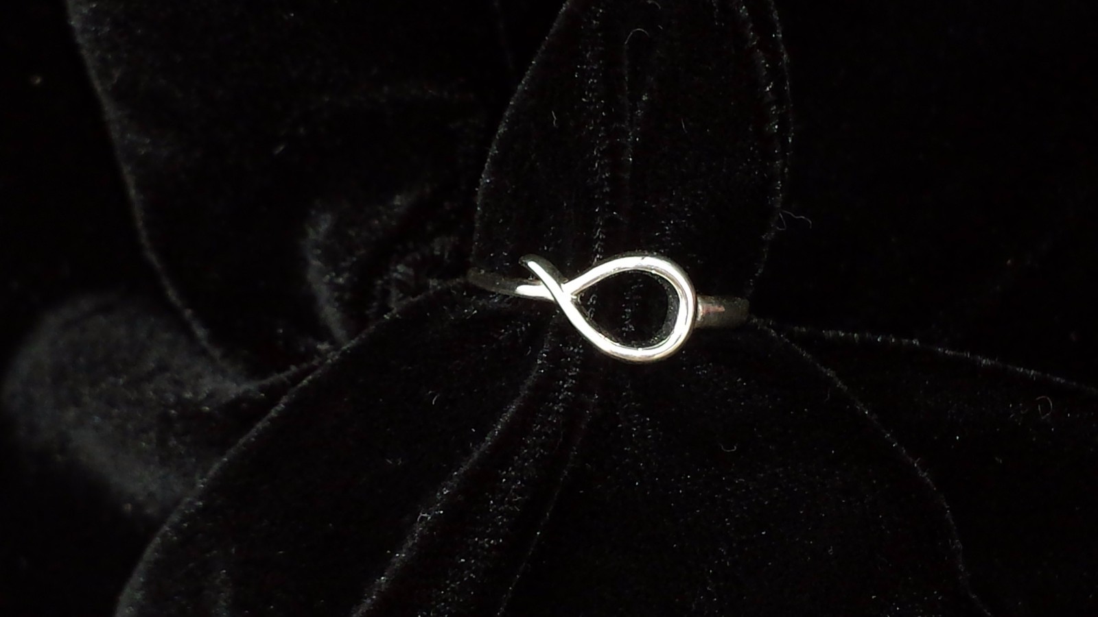 Sterling Silver Open Loop Ring by AVON Size 7