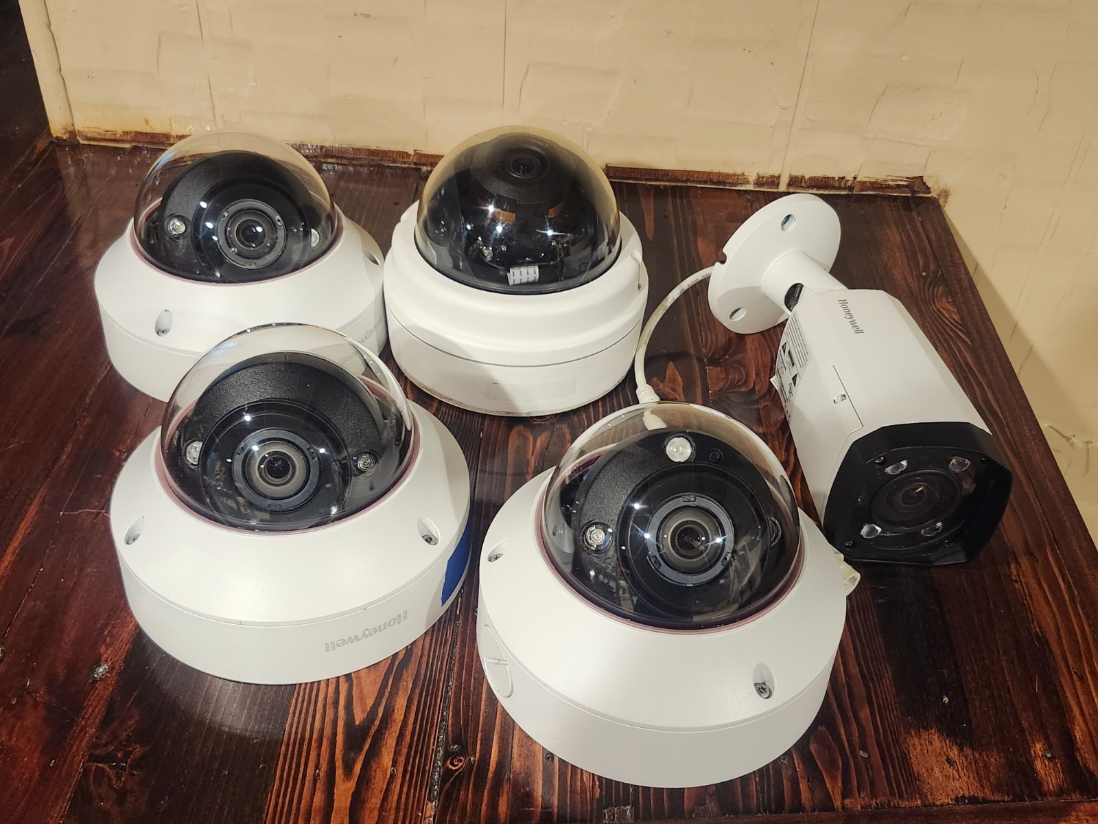 Honeywell H4L6GR2 / H4D5S2 / HBW4PR2 cameras and mounts