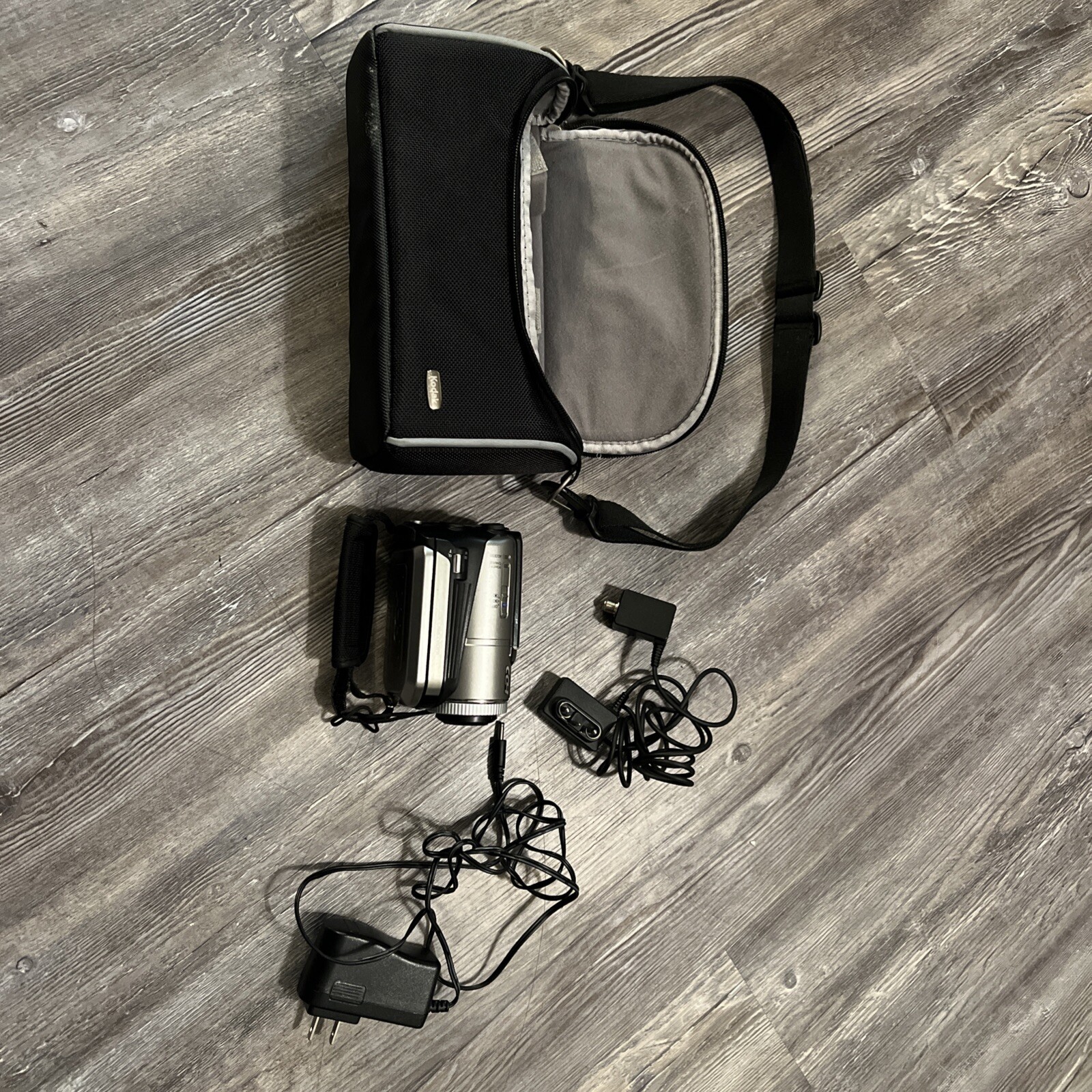 JVC HARD DRIVE CAMCORDER GZ-MG70UW Case/ Needs Battery And Charger