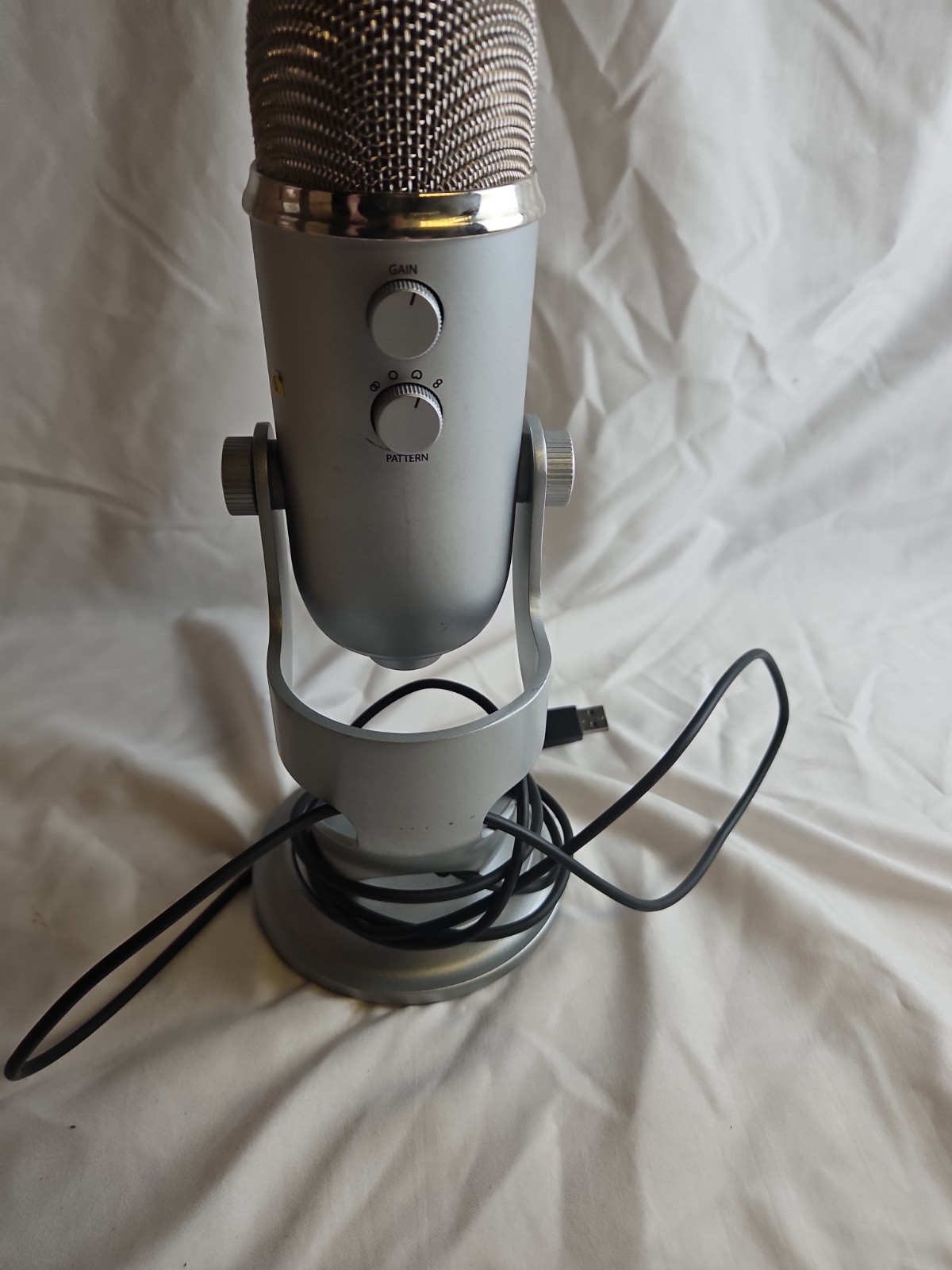 Blue Yeti Professional USB White Recording Microphone with Shock Mount #DRW4