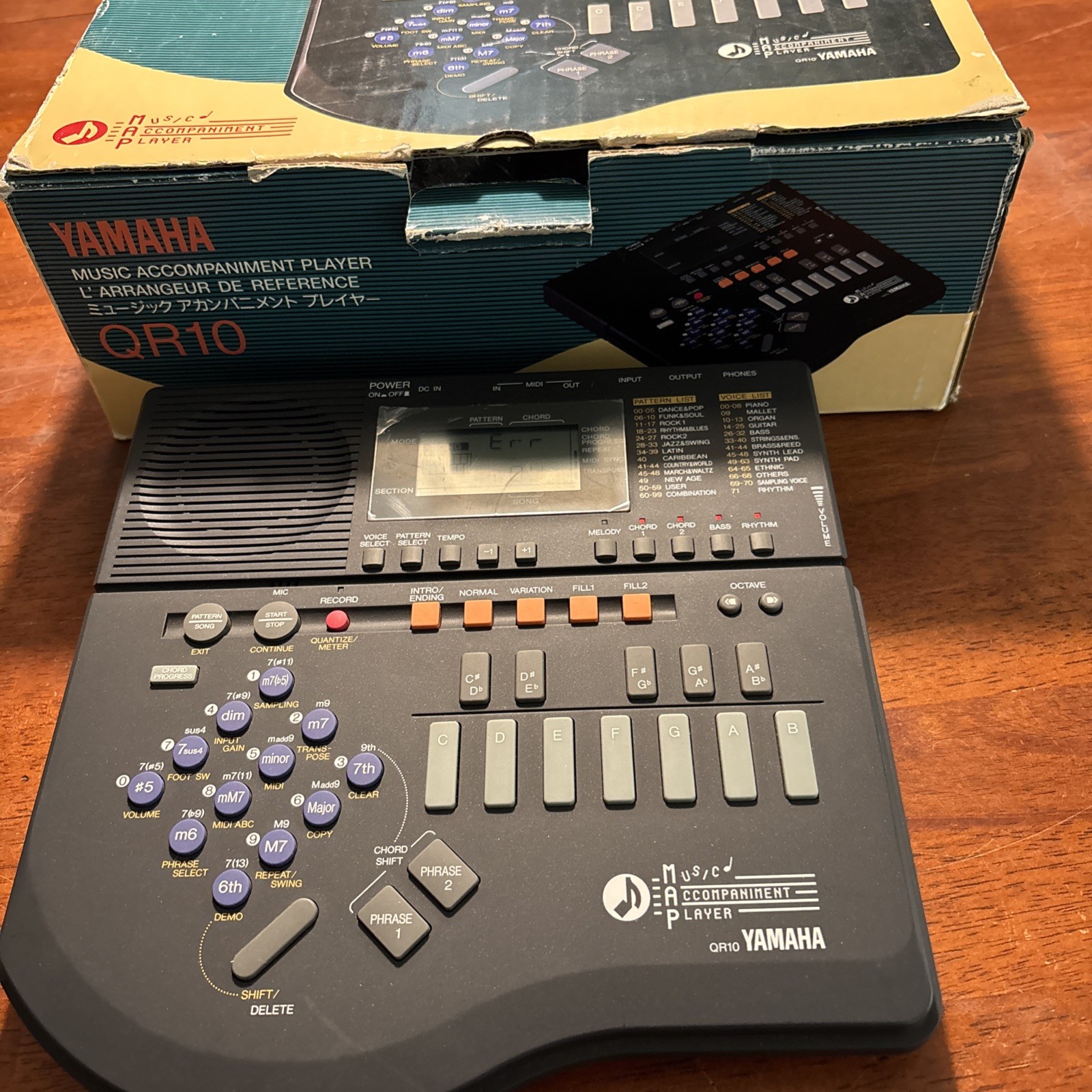 YAMAHA QR10 Portable Sequencer - Music Accompaniment  Player- Comes W/ Box