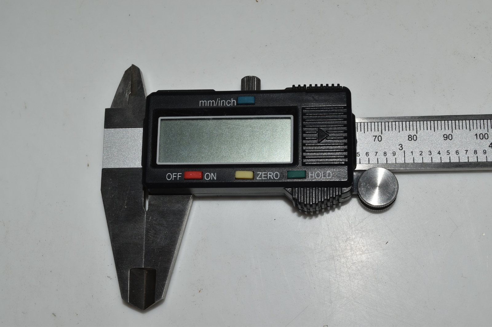 ELECTRONIC DIGITAL CALIPER IN CASE (TYK6)