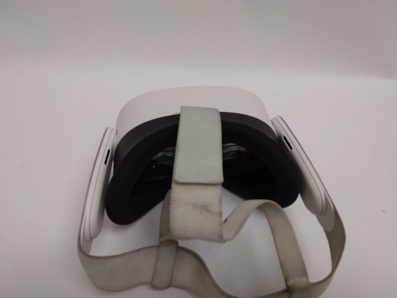 Meta Quest 3 128GB VR Headset White with Controllers and Charger