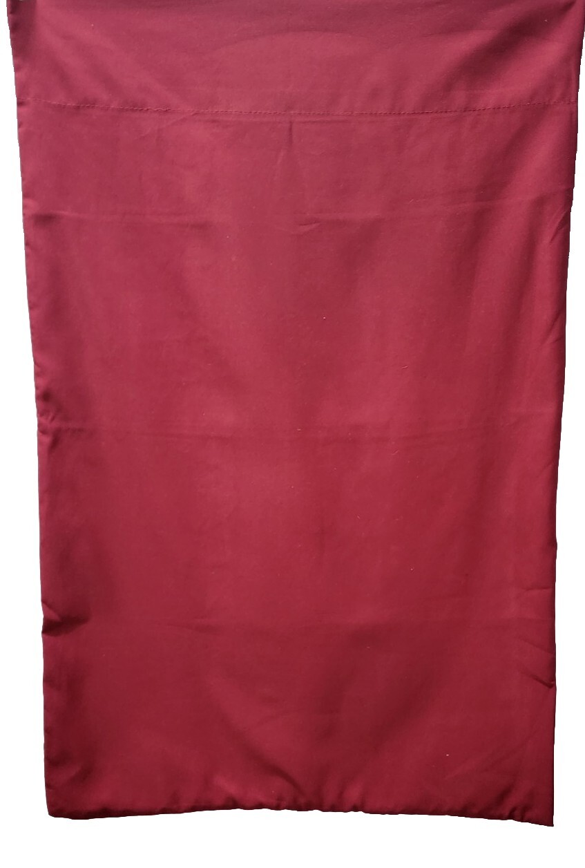 2 Dark Red Pillowcases Stan/ Queen 20 X 30, 100%polyester
