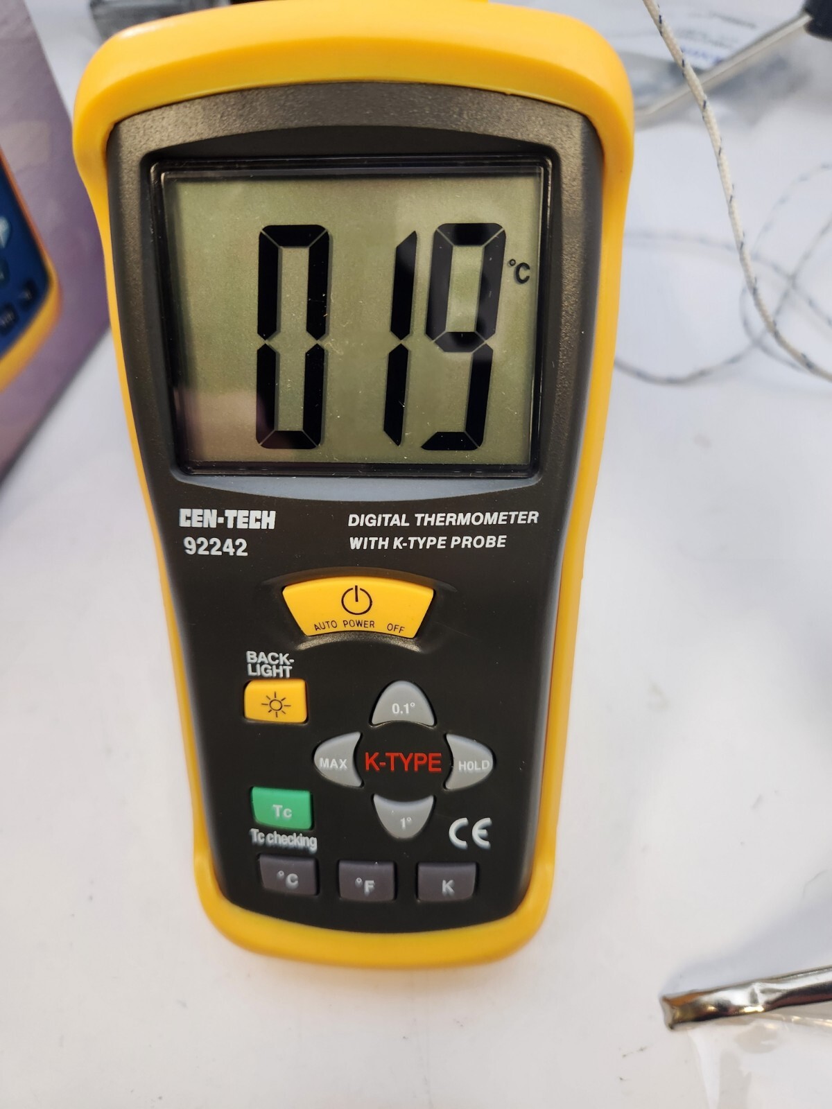 CEN-TECH 92242 digital thermometer with K type probe and Case !!