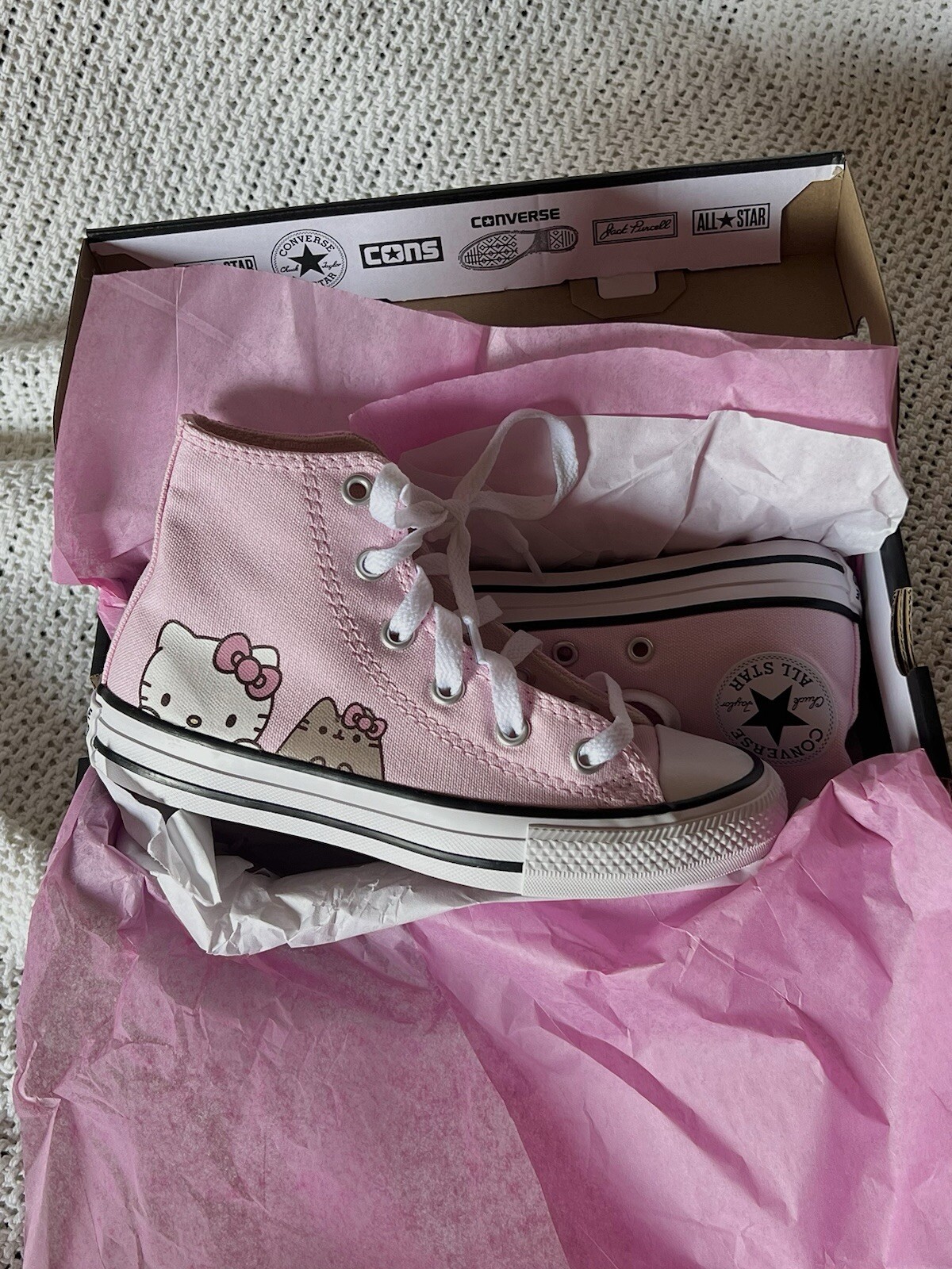 Size 7 Women’s Pink Hello Kitty Pusheen Converse