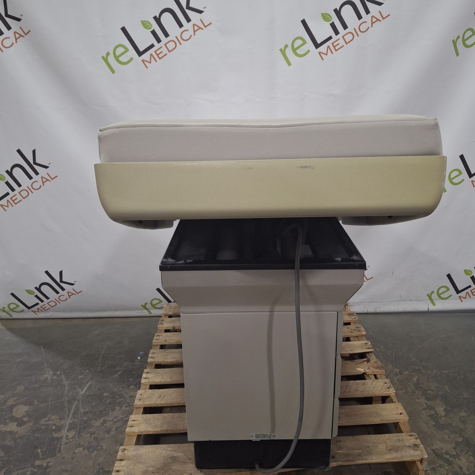 Midmark 404 Exam Table