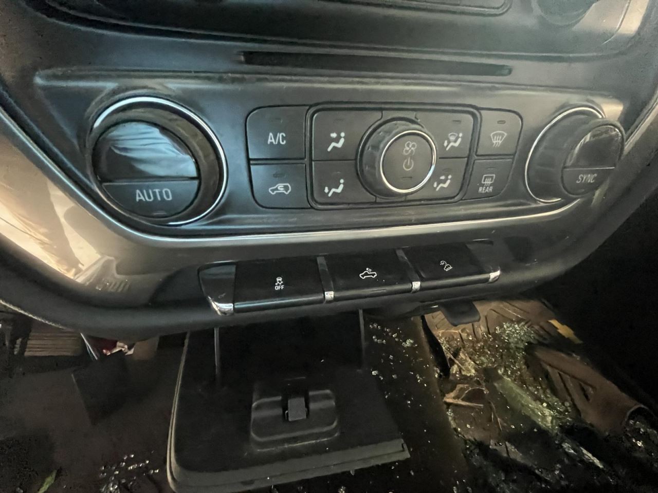 SILVRDO15 2014 Glove Box 67286