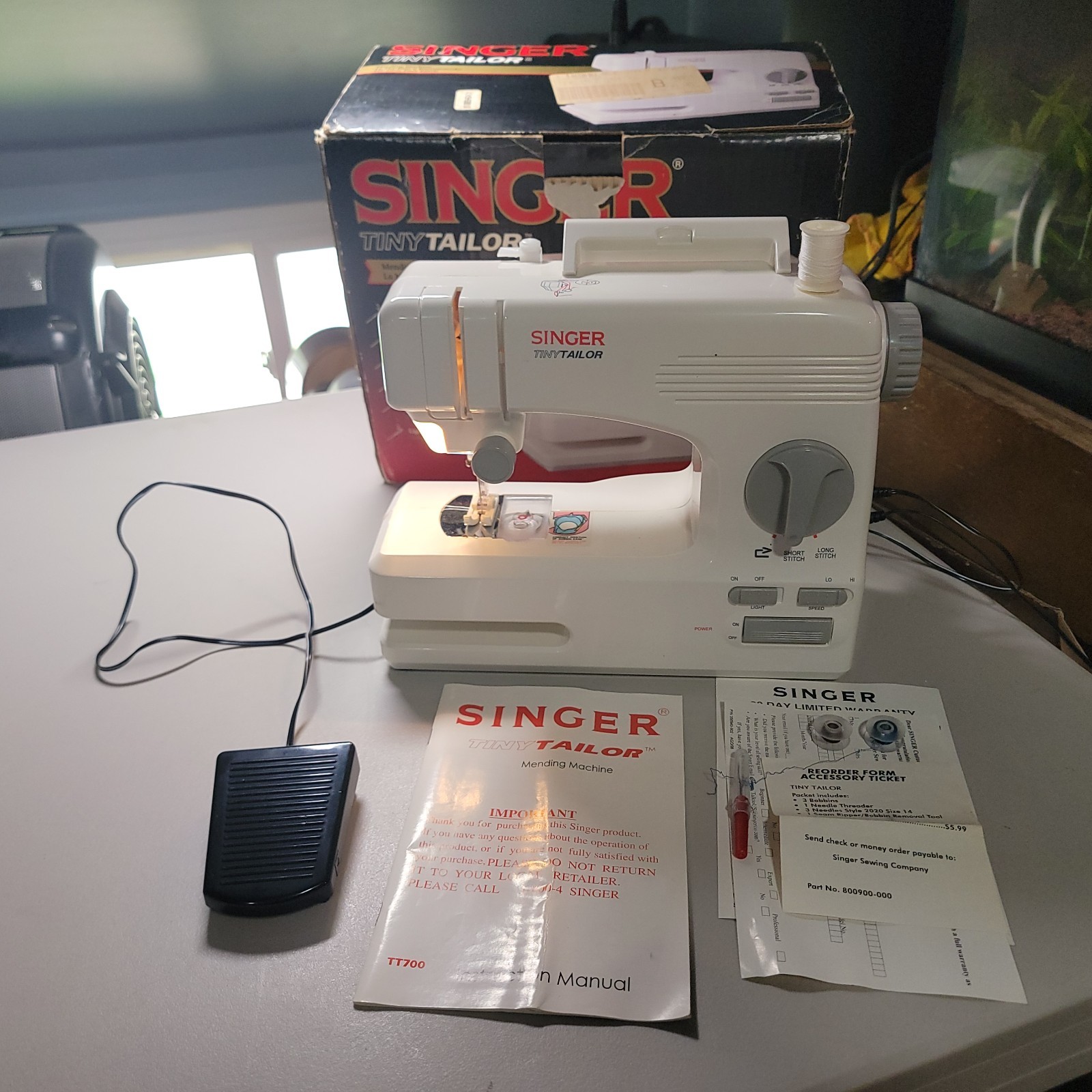 Singer® Tiny Tailor TT700 Electronic Mending/Sewing Machine-- Tested & Working