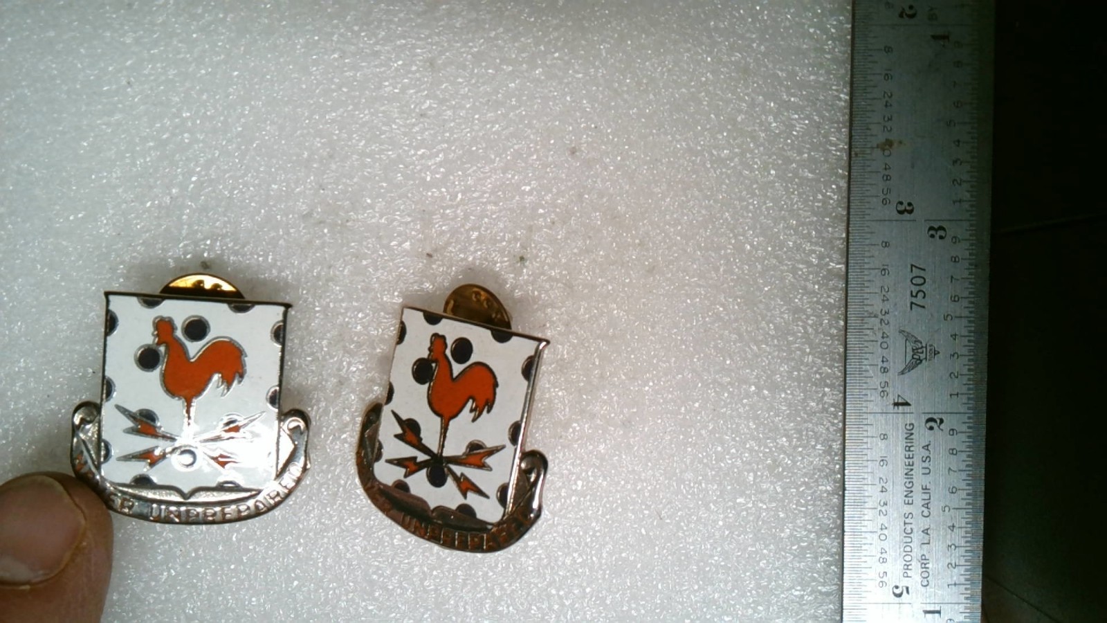 MILITARY INSIGNIA CREST SET OF 2 US ARMY 25TH SIGNAL BATTALION NEVER UNPREPARED
