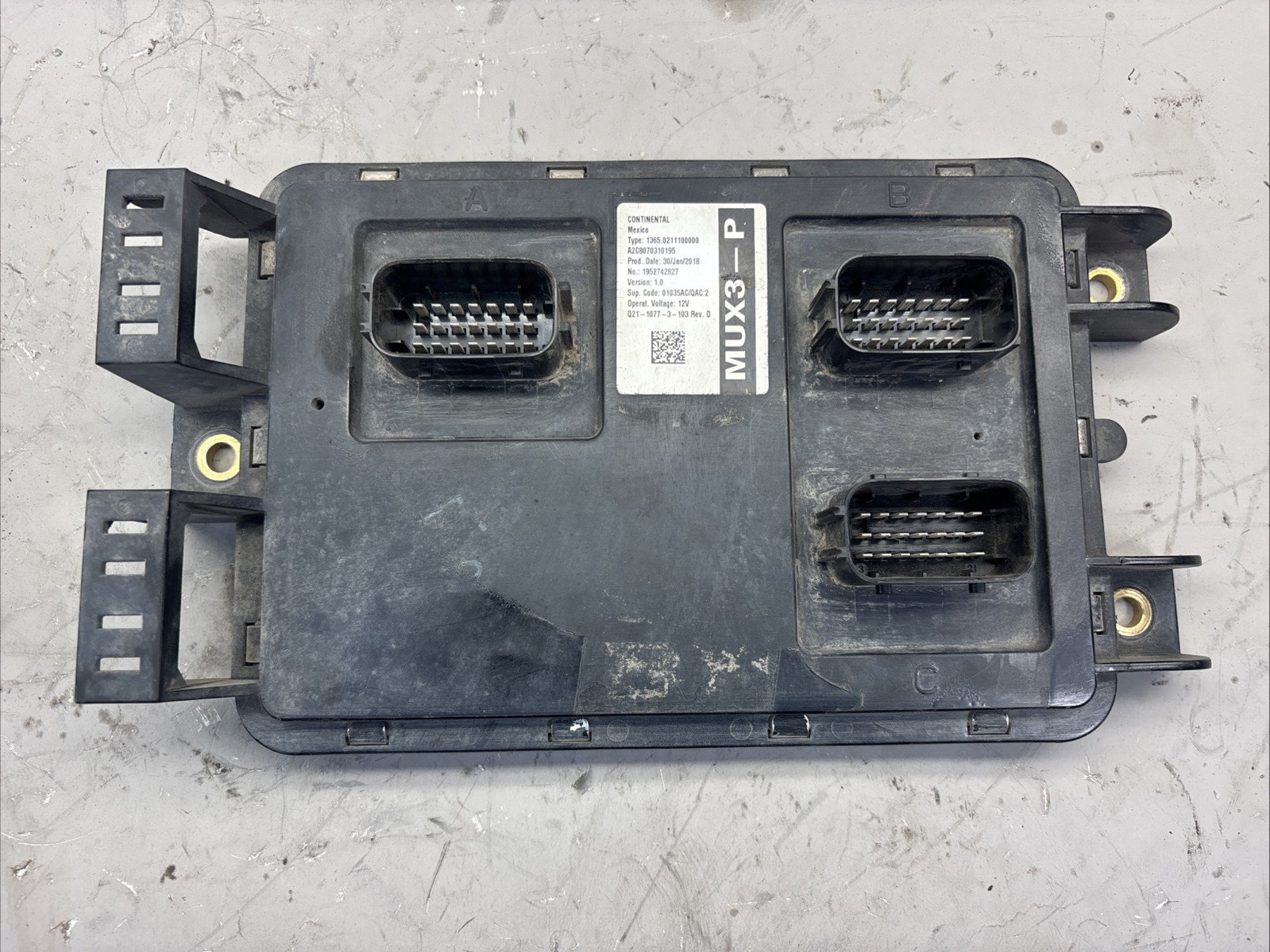PACCAR A2C8070310195 KENWORTH T680 CHASSIS CONTROL MODULE, CA