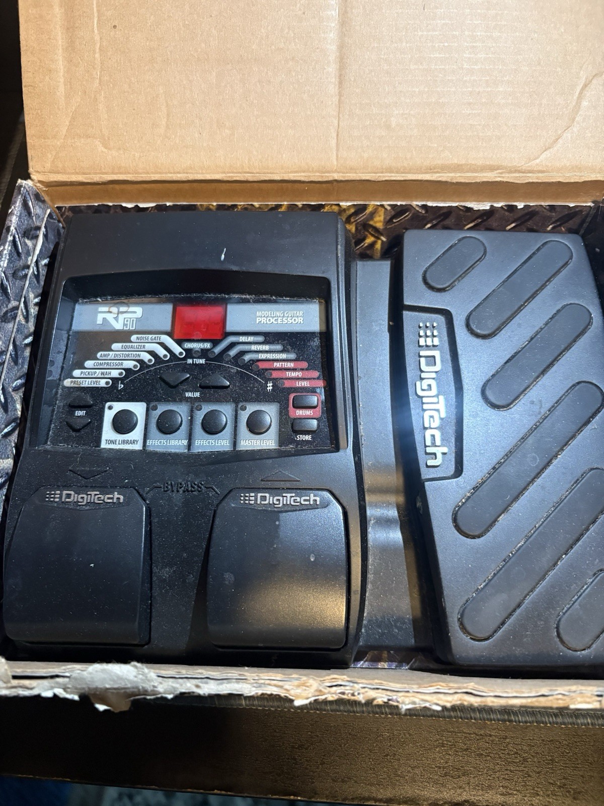 DigiTech RP90 Modeling Guitar Processor with Power Supply