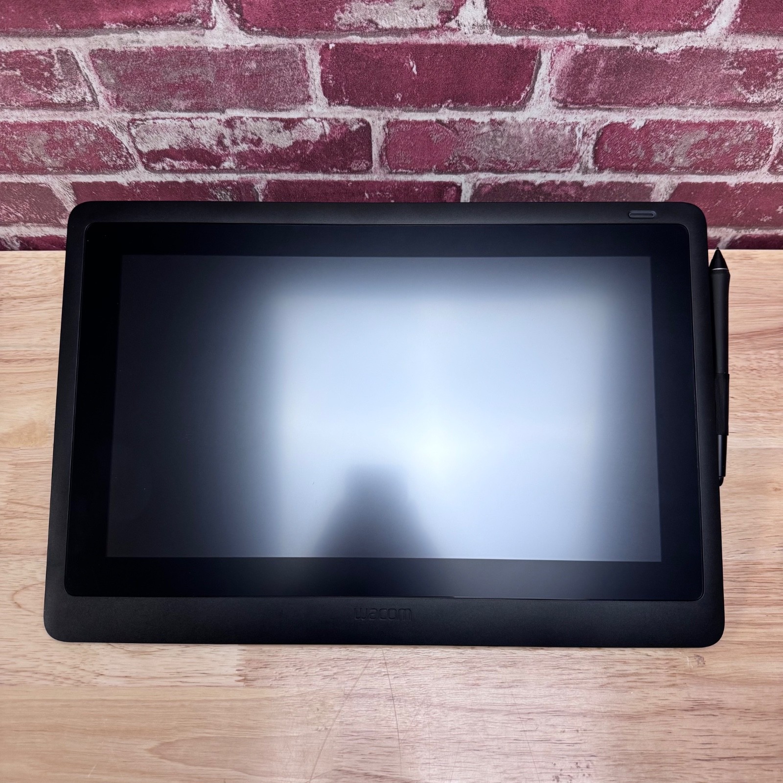 Wacom Cintiq 16 Drawing Tablet with FHD 15.4" Display DTK1660 No Box