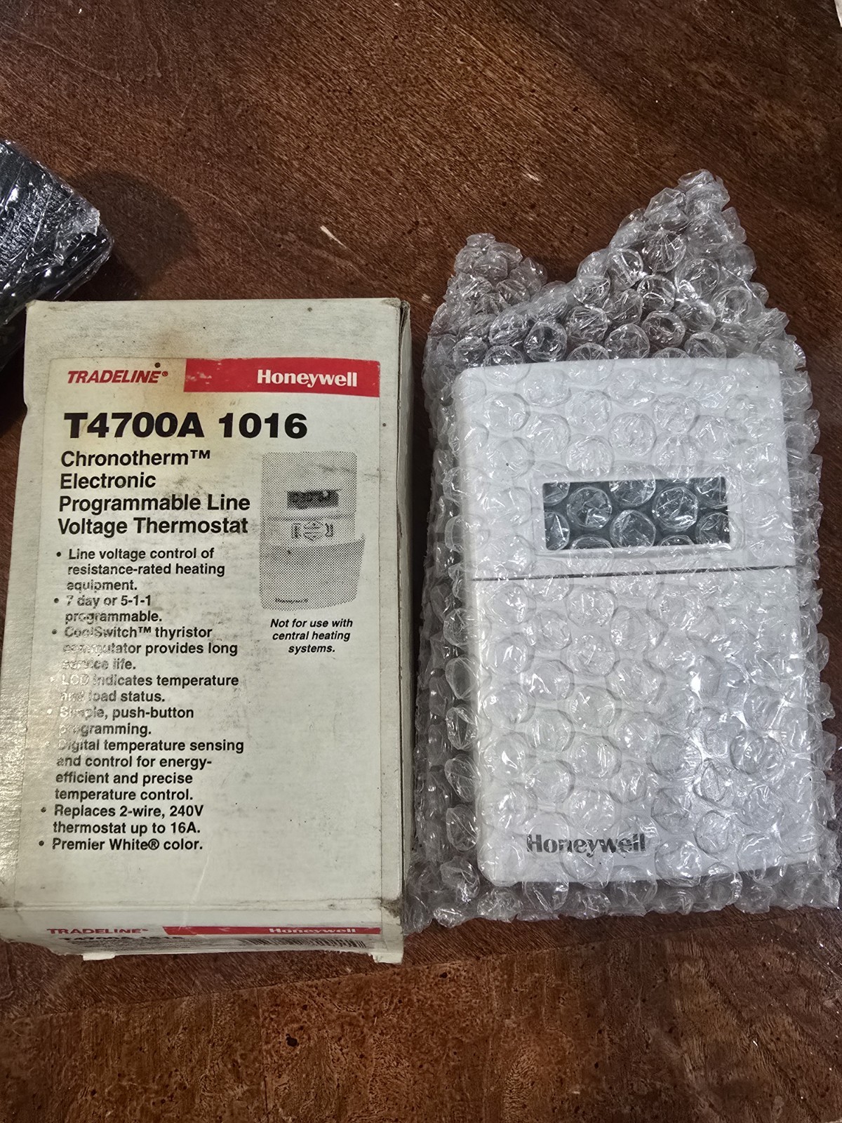 Honeywel T4700A 1016 Chronotherm Electronic Programmable Line Voltage Thermostat