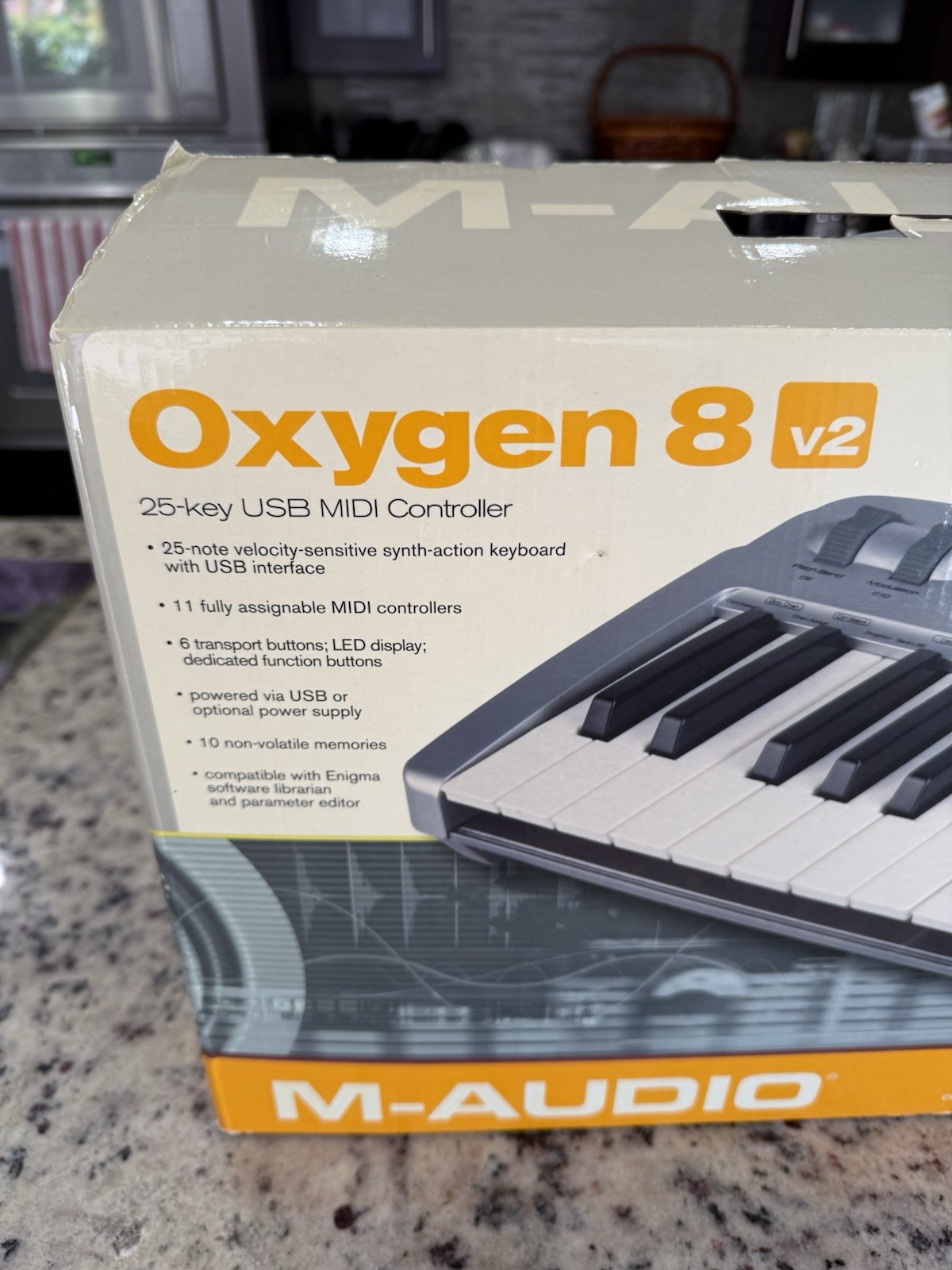 M-Audio Oxygen 8 v2 25-Key USB MIDI Keyboard Controller, LED Display