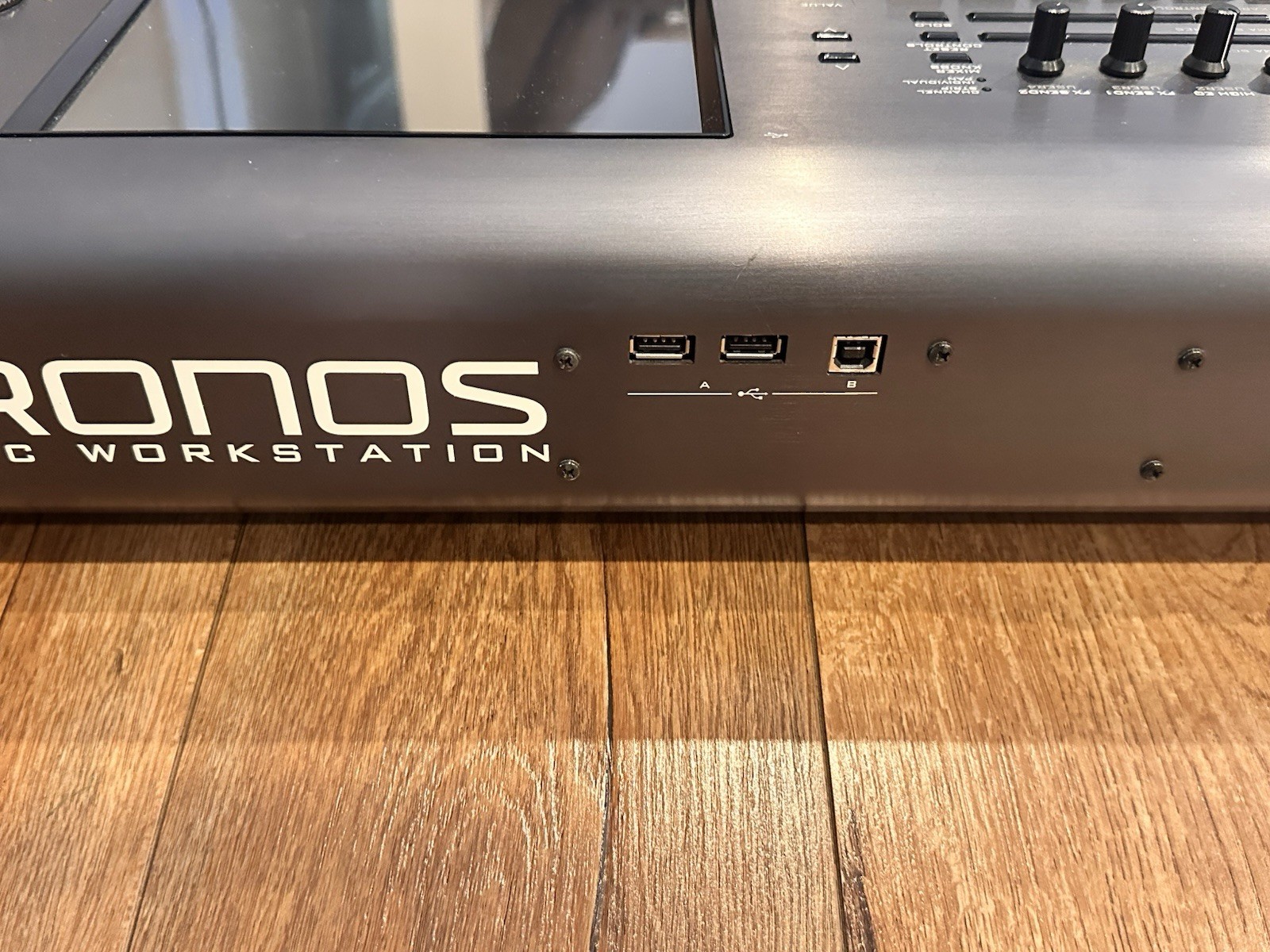 Korg Kronos 61 Music Workstation.........EXCELLENT CONDITION