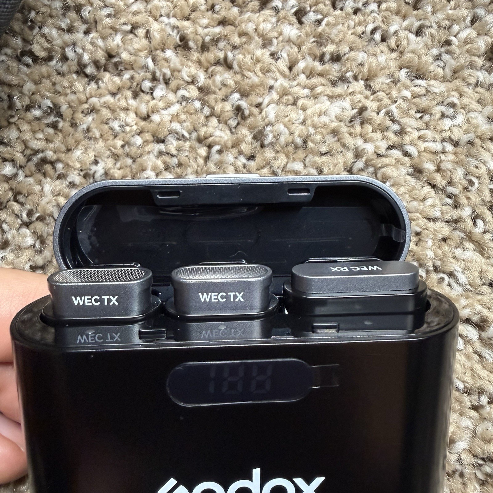 GODOX WEC Kit 2 2.4GHz Wireless Omnidirectional Lavalier Microphone System