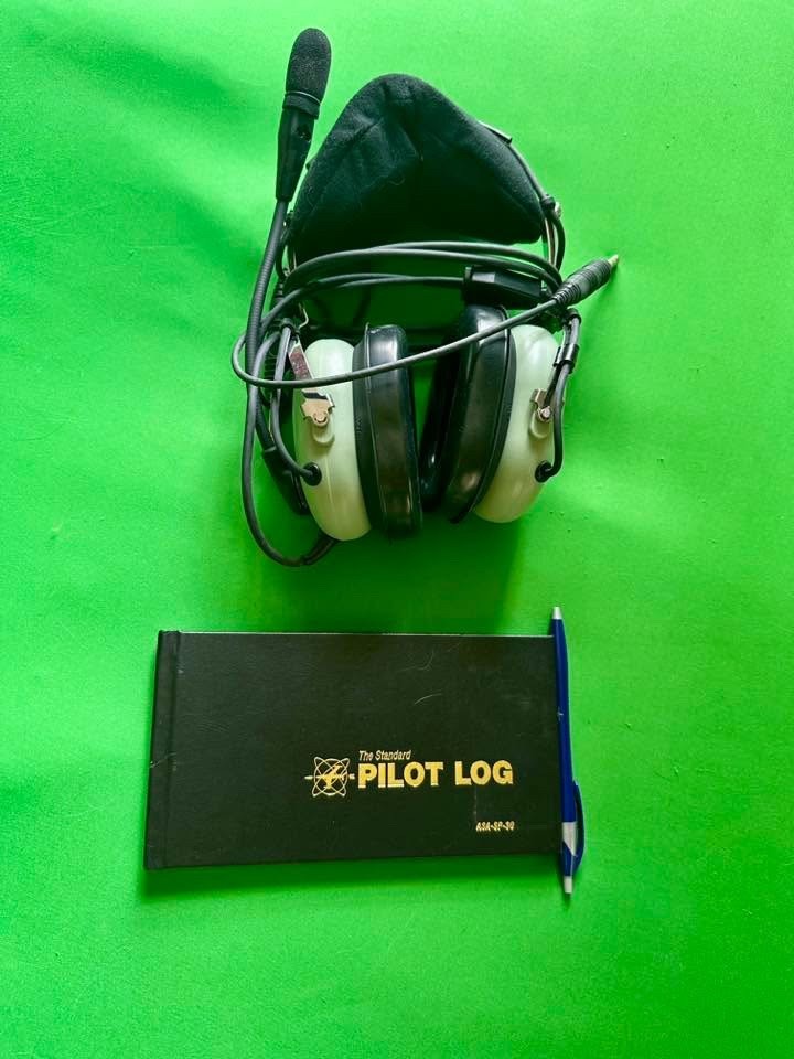 David Clark H10-13.4 Aviation Headset, for pilots, pilot log book
