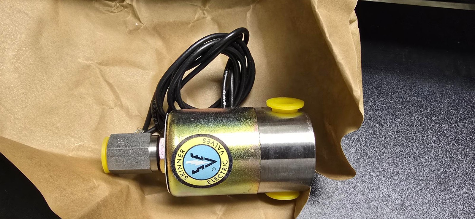PARKER-HANNIFIN LINEAR DIRECT VALVE V53LA2100-115V 4820-00-991-0857