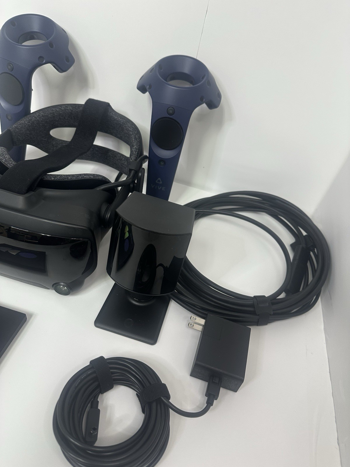 Valve Index PC & Console VR Headset Full Kit, 2.0 Controllers, 2.0 Base Stations
