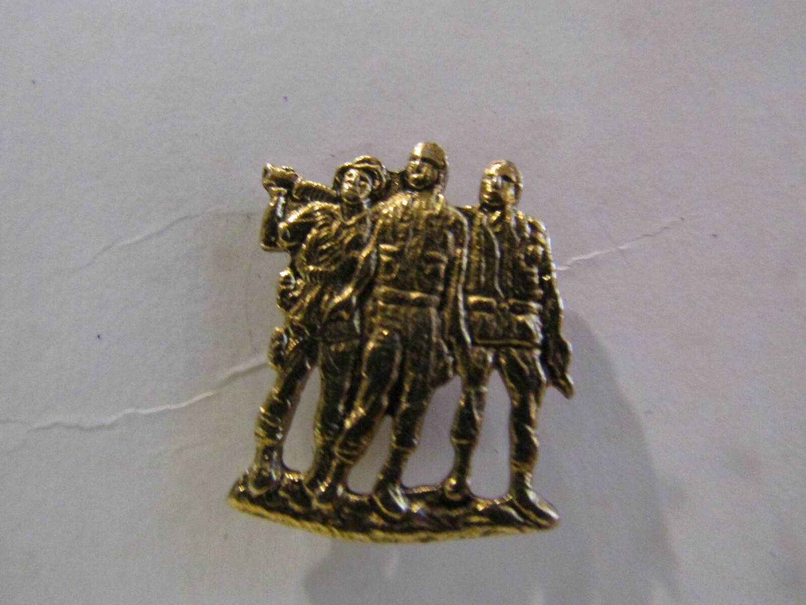 US MILITARY INSIGNIA HAT PIN VIETNAM VETERAN BROTHERS IN ARMS