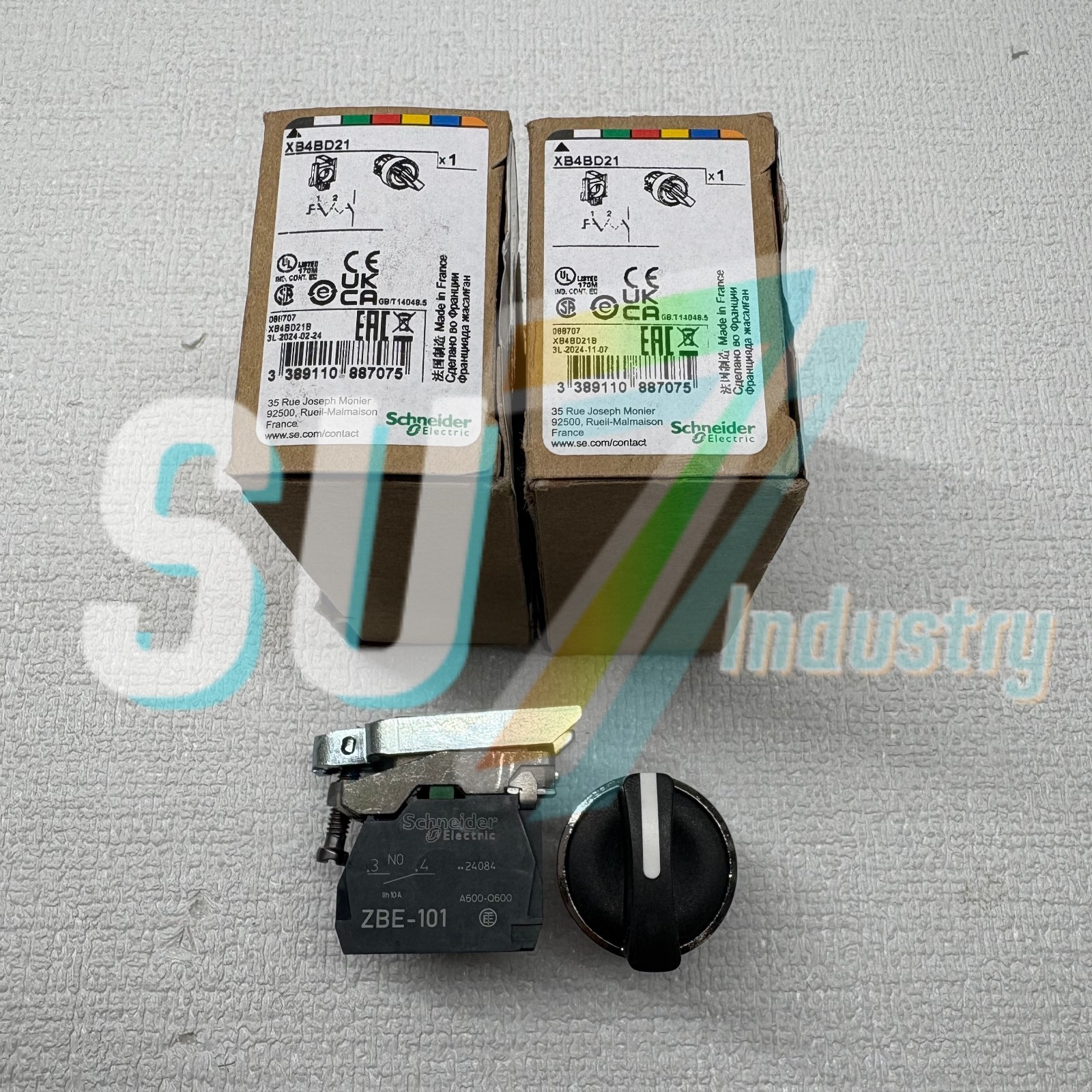 Schneider XB4BD21 metal selector switch # 1pcs New In Box