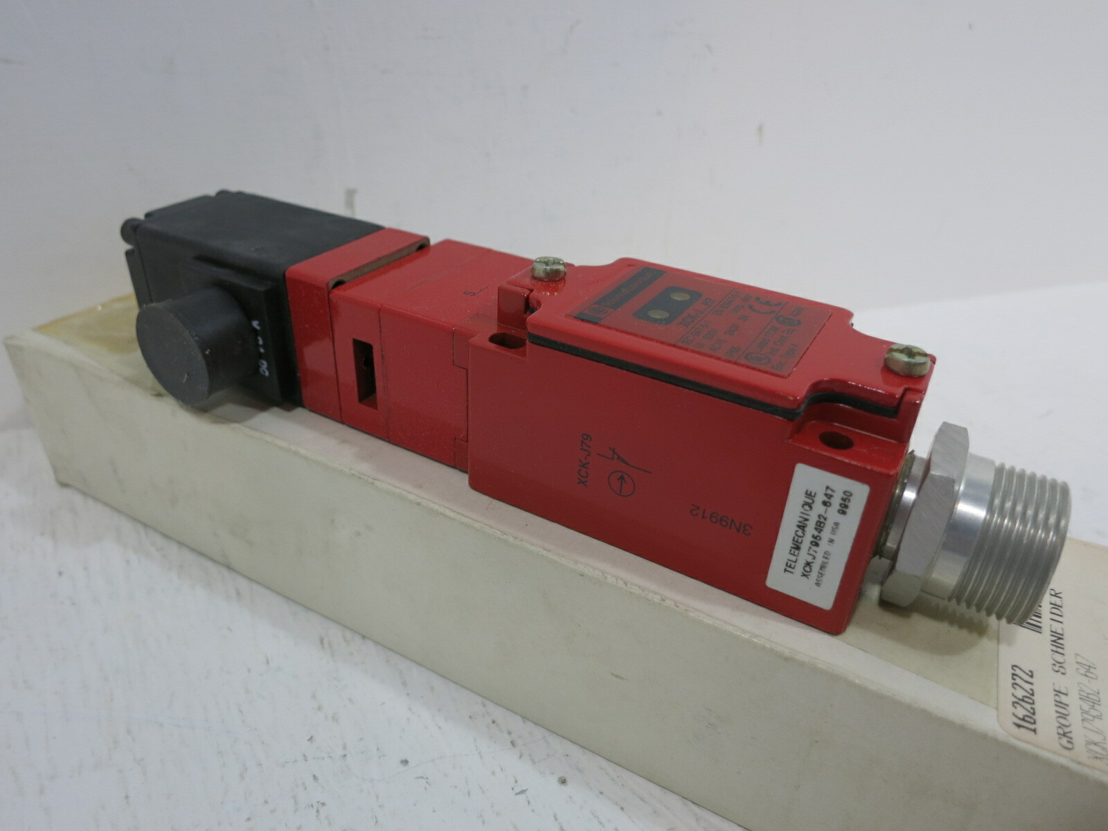 NEW Telemecanique XCKJ7954B2-647 Interlock Switch 3 A 6-Pin XCKJ7954B2647 NIB