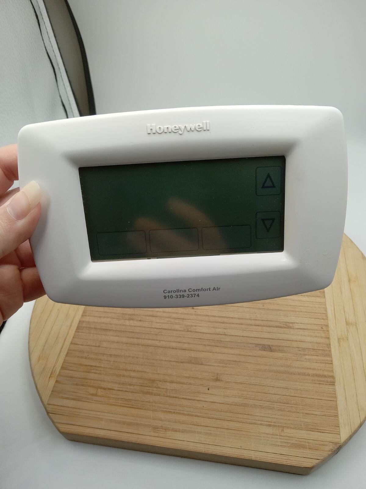 Honeywell TH7220U1035 7 Day Touchscreen Programable Illuminated Thermostat Paint
