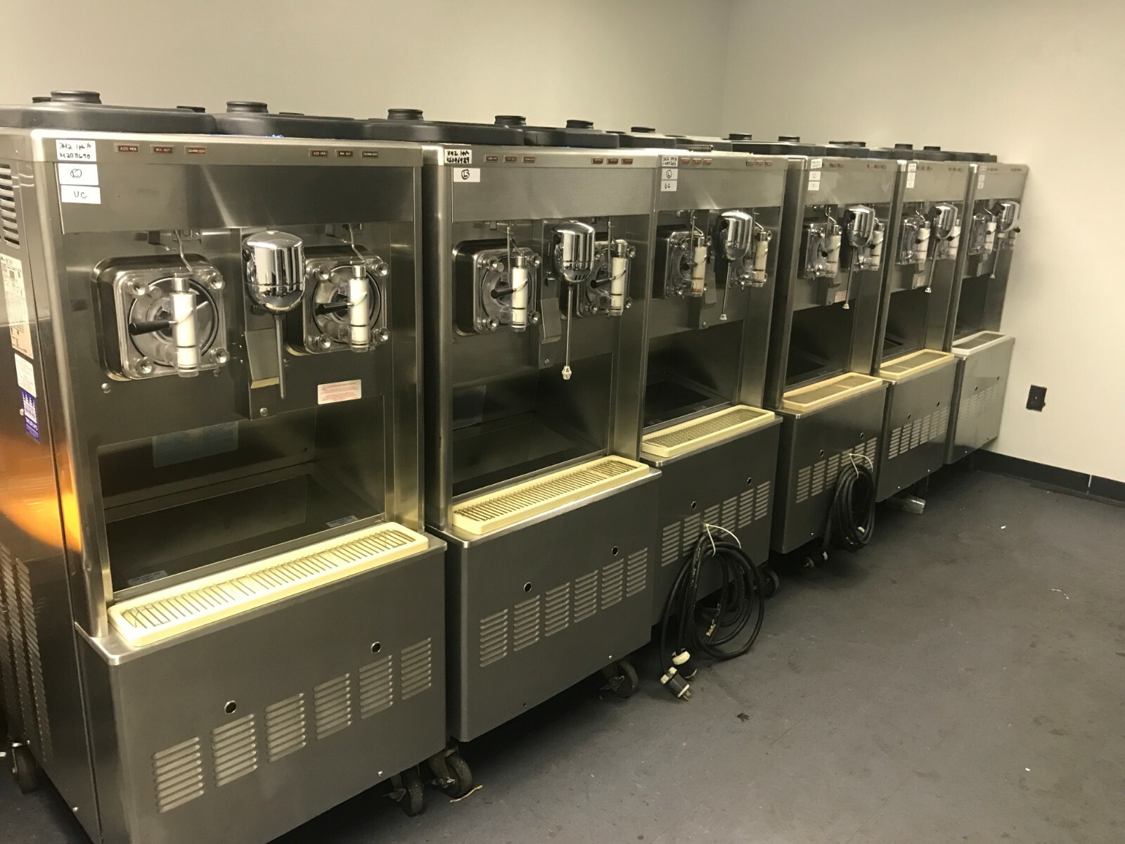 12 Flavors of Daiquiris and Margaritas 6x Taylor 342 Frozen Drink Machines