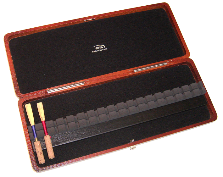 Oboe reed case for 18 reeds to insert
