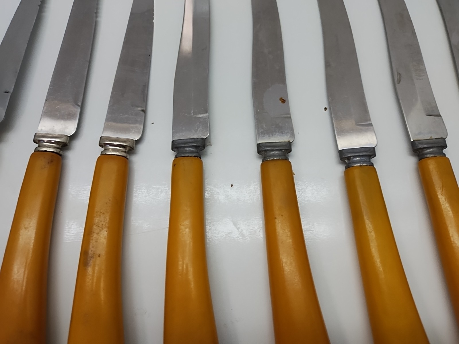 vitage bakelite 8 knive set