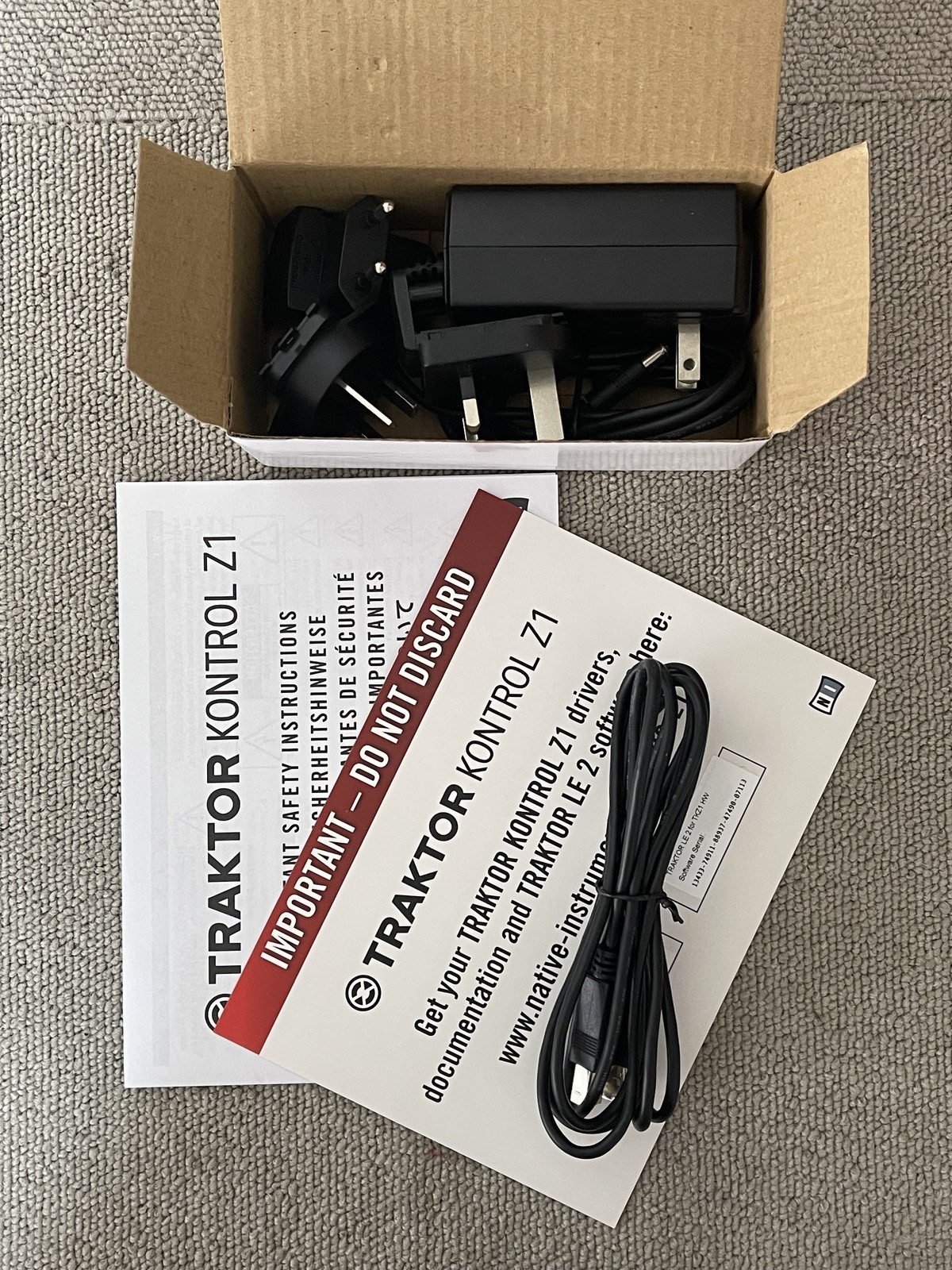 Native Instruments Traktor Kontrol Z1 DJ Mixer Audio Interface Boxed Tested