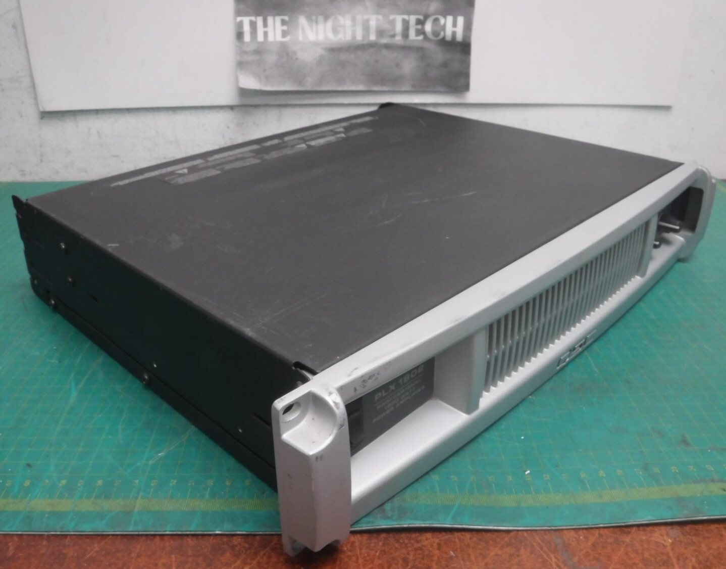 QSC PLX1802 PROFESSIONAL 1800 WATT POWER AMPLIFIER