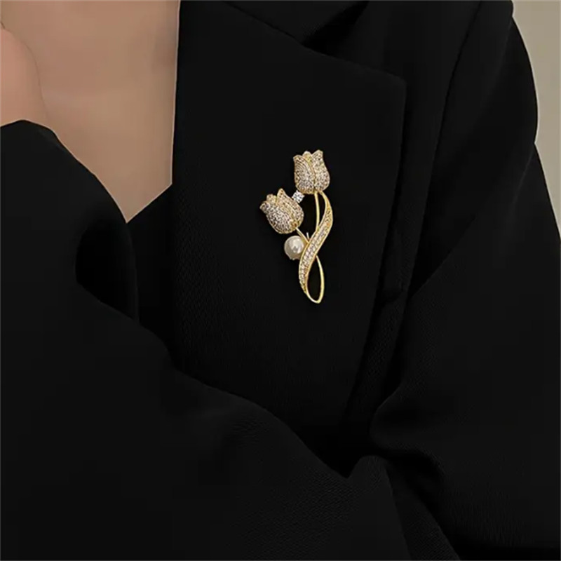 Flower Jewelry Accessory For Alloy Elegant Tulip Brooch with Synthetic Zirconia