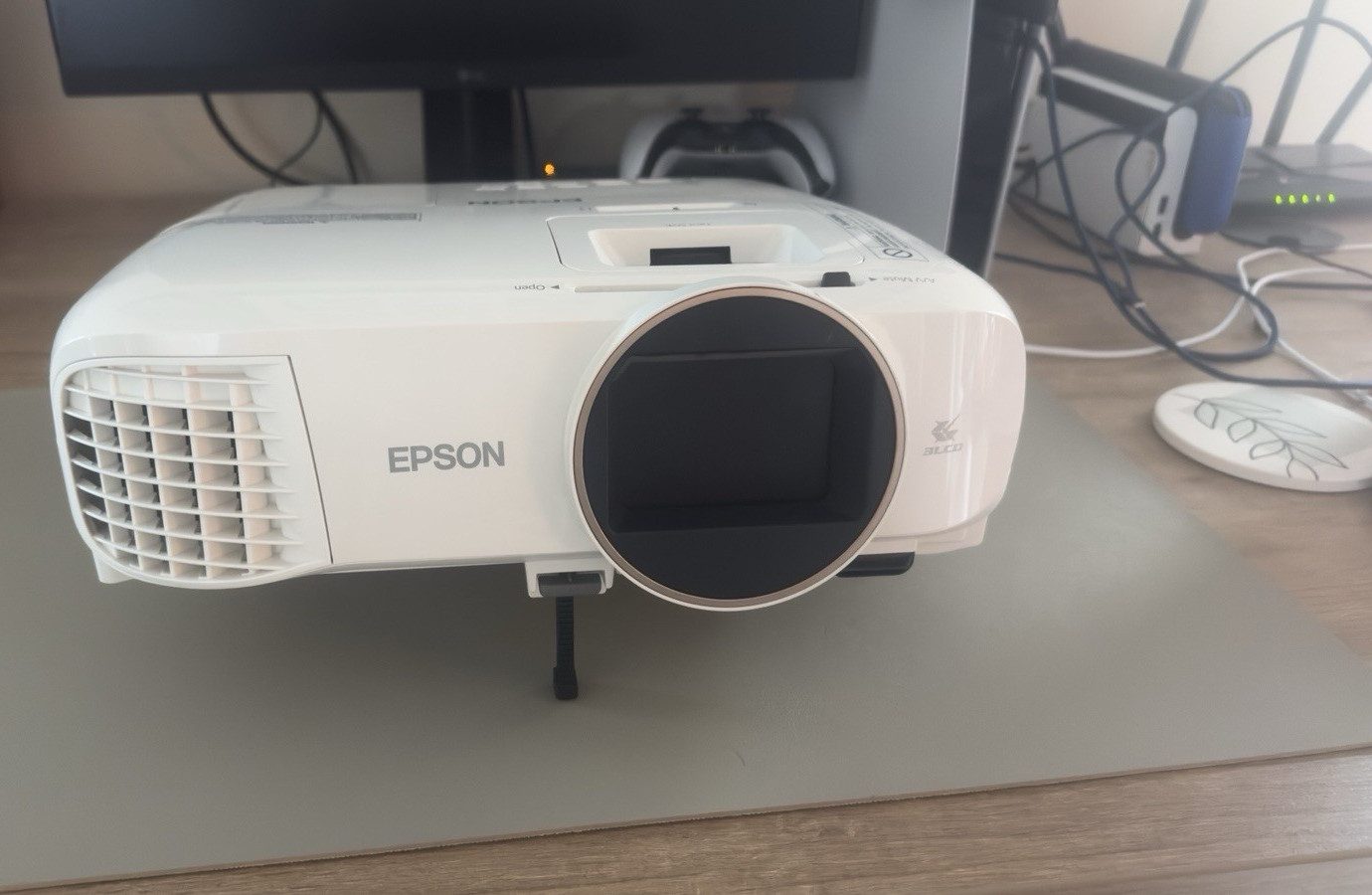 Epson Home Cinema 2150 3LCD 1080p 2500lm 60000:1 White  Ceiling Bracket included