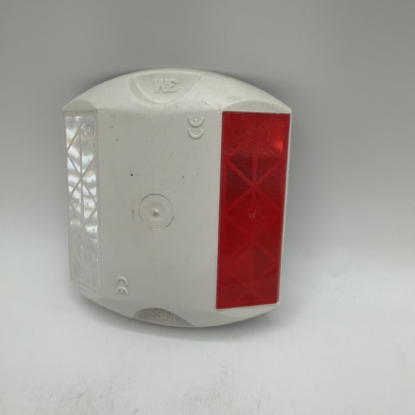 3M Raised Pavement Marker 290 Series Red & White 1 Pack