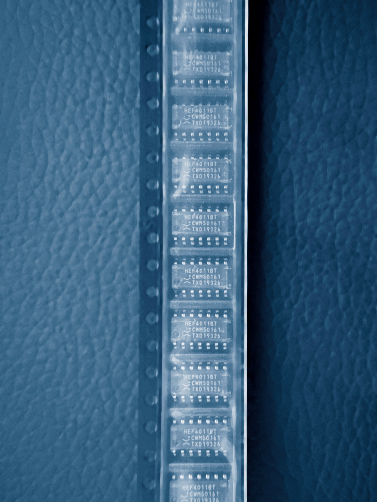 5X | 25X HEF4011BT NXP Quad 2-input NAND Gate IC 4 Channel 14-SO
