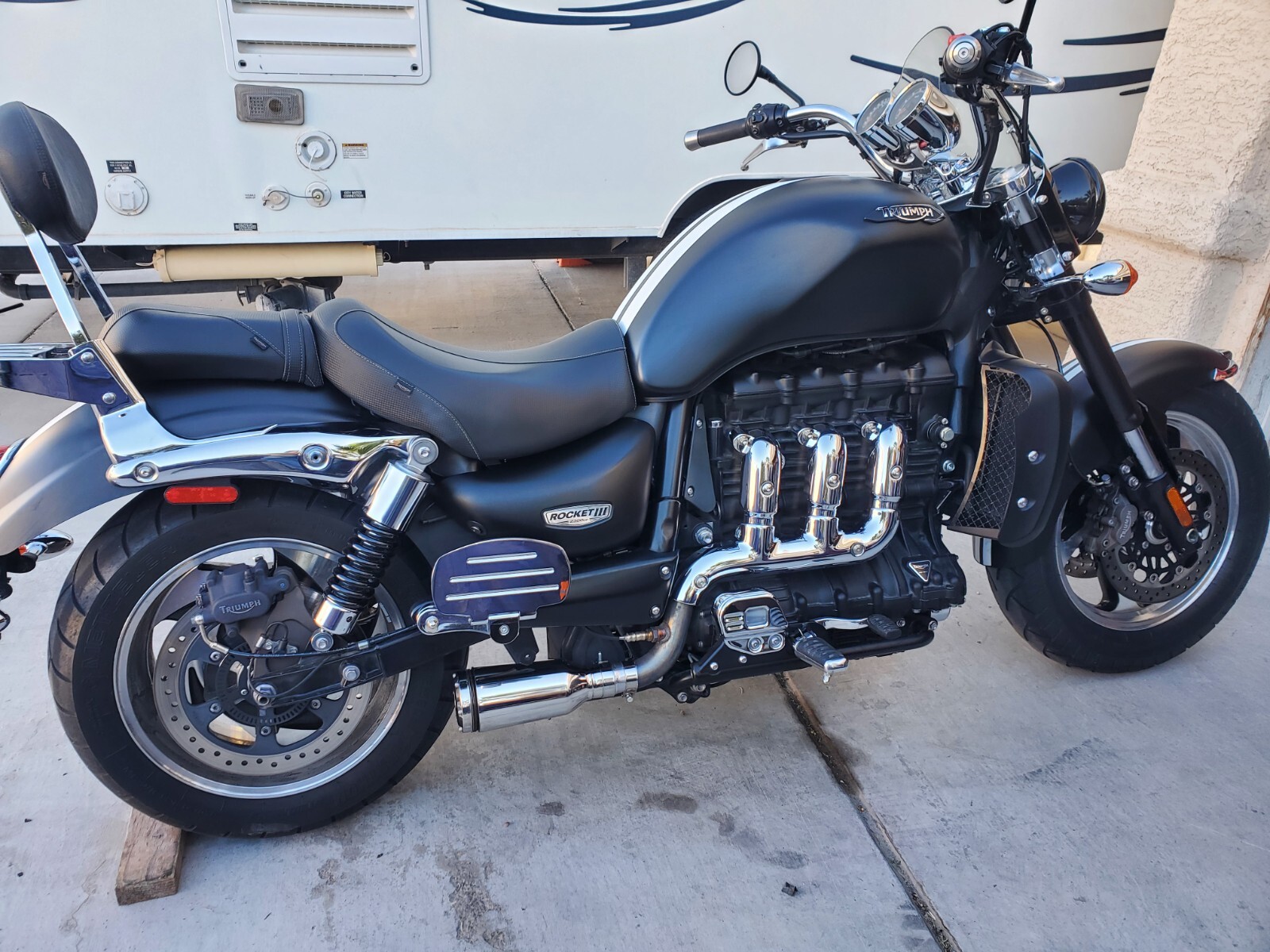 Triumph Rocket 3 exhaust XB Extremeblaster pipe slip on to header