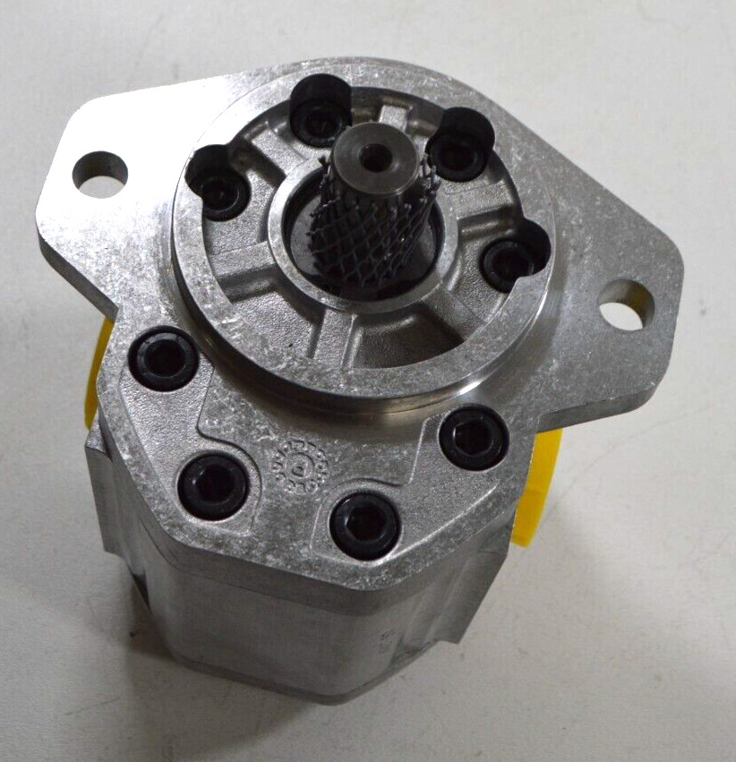 Hydraulic Gear Motor Sauer Sunstrand SNM3-33-C107-E SAE B 7/8" Shaft