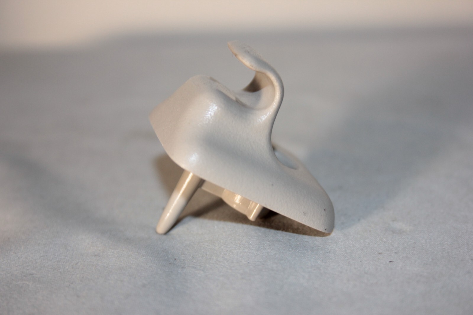 94 95 96 97 Dodge RAM 2500 3500 sun visor retainer clip gray V51775, V96978