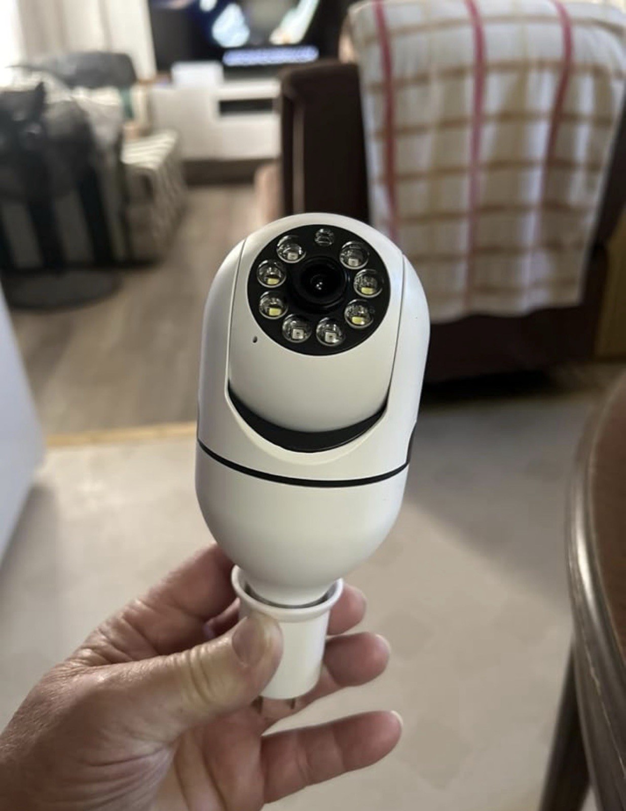 1080P HD WIRELESS E27 LIGHT BULB SECURITY CAMERA- 360 WI-FI HOME SURVEILLANCE